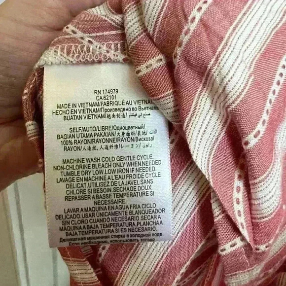 BCBGeneration Short Sleeve V-Neck Blouse NWT NEW Size L Large - Picture 4 of 6